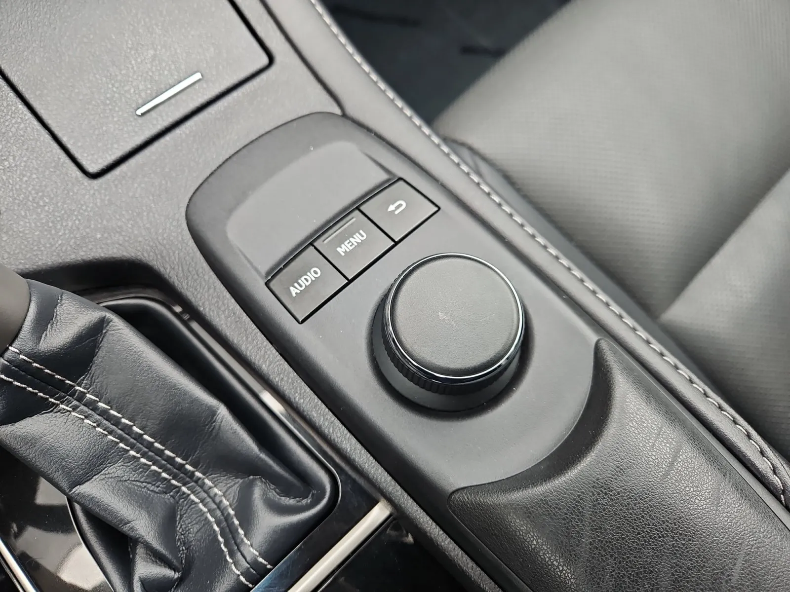 Lexus ES photo 25