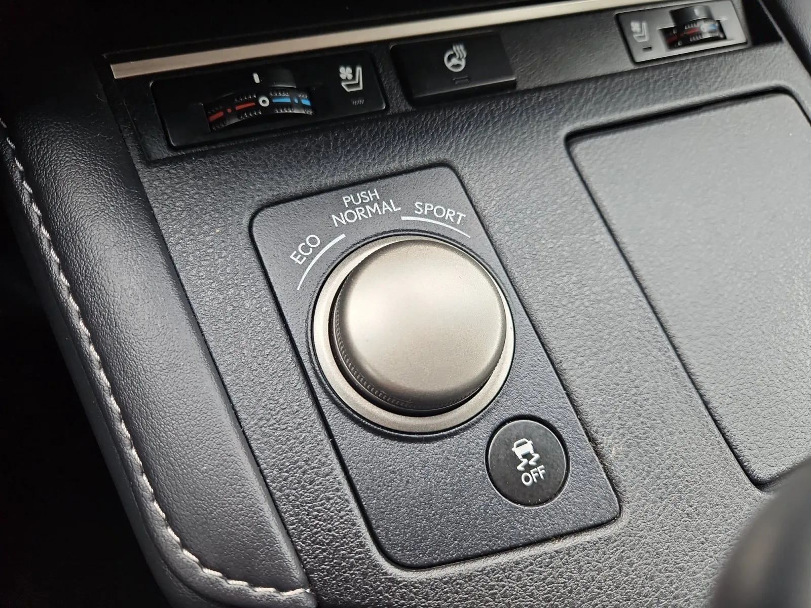 Lexus ES photo 23