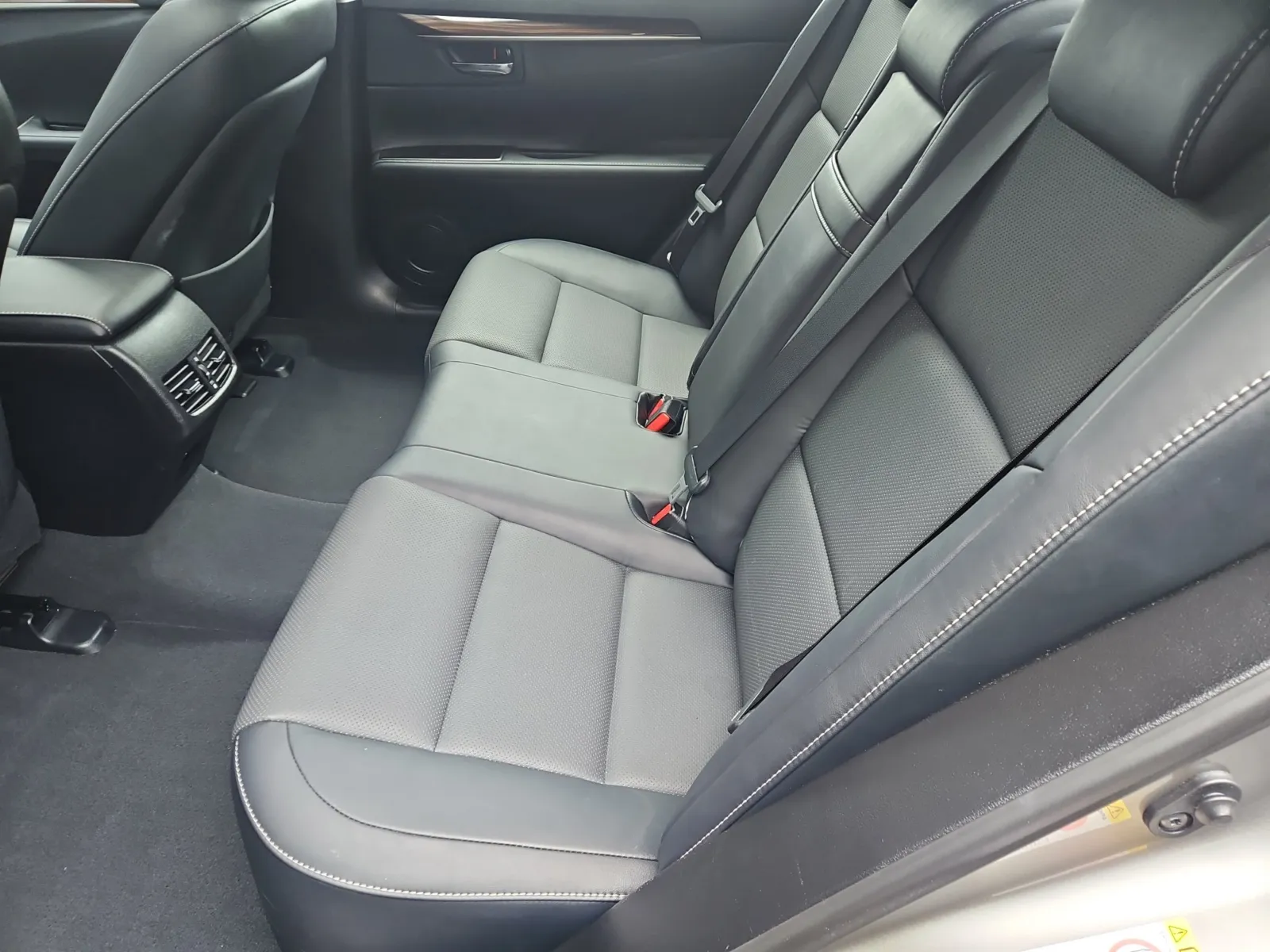 Lexus ES photo 14