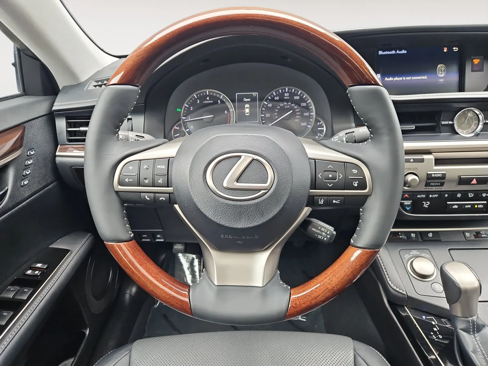 Lexus ES photo 13