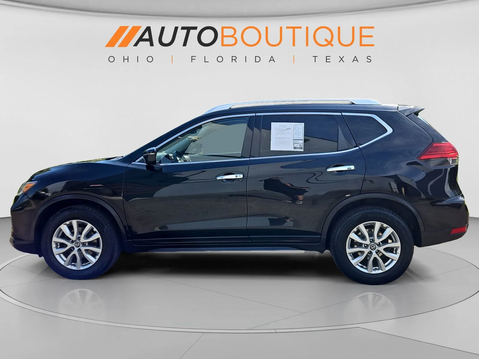 Nissan Rogue photo 2