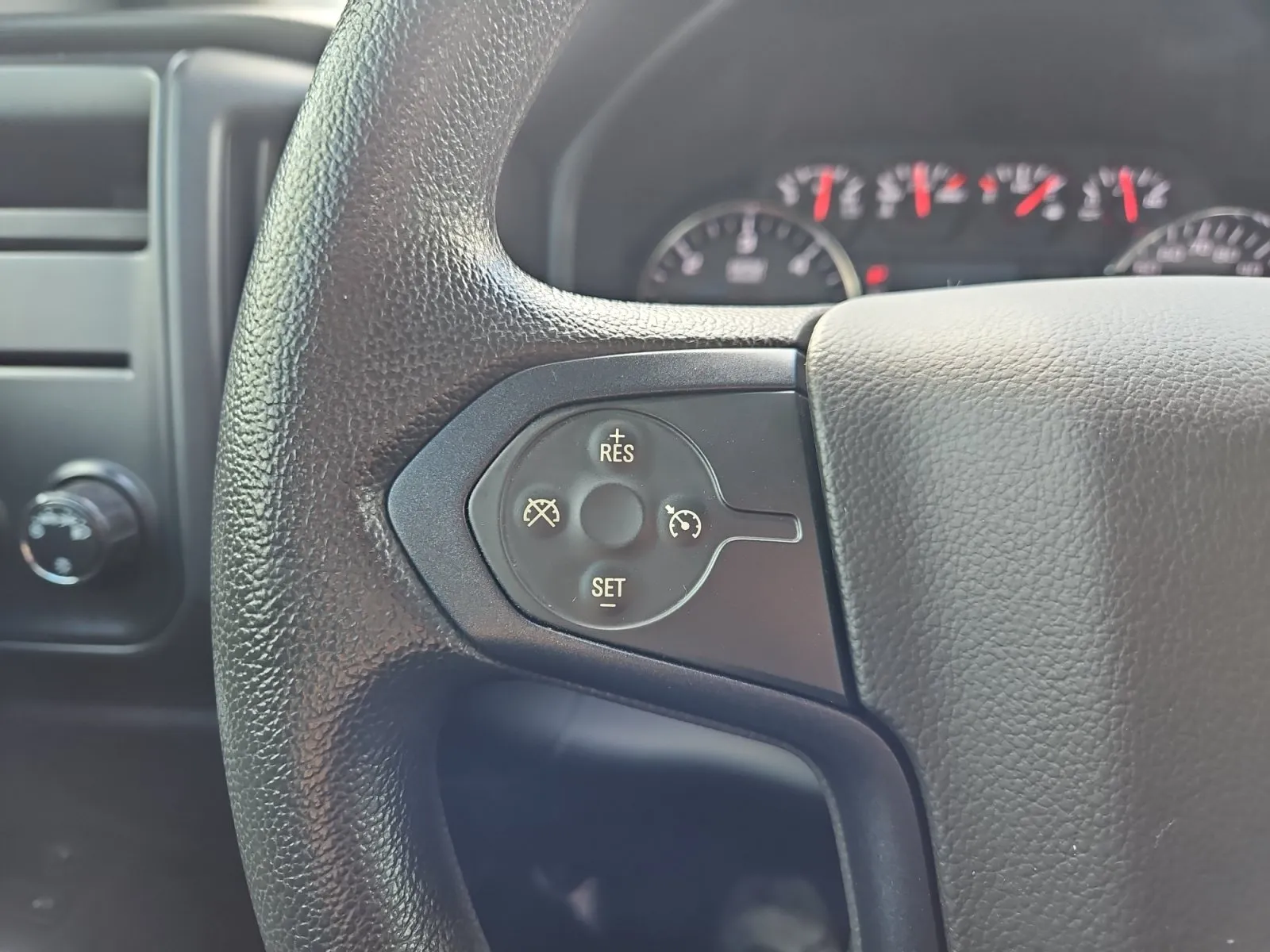 Chevrolet Silverado photo 23