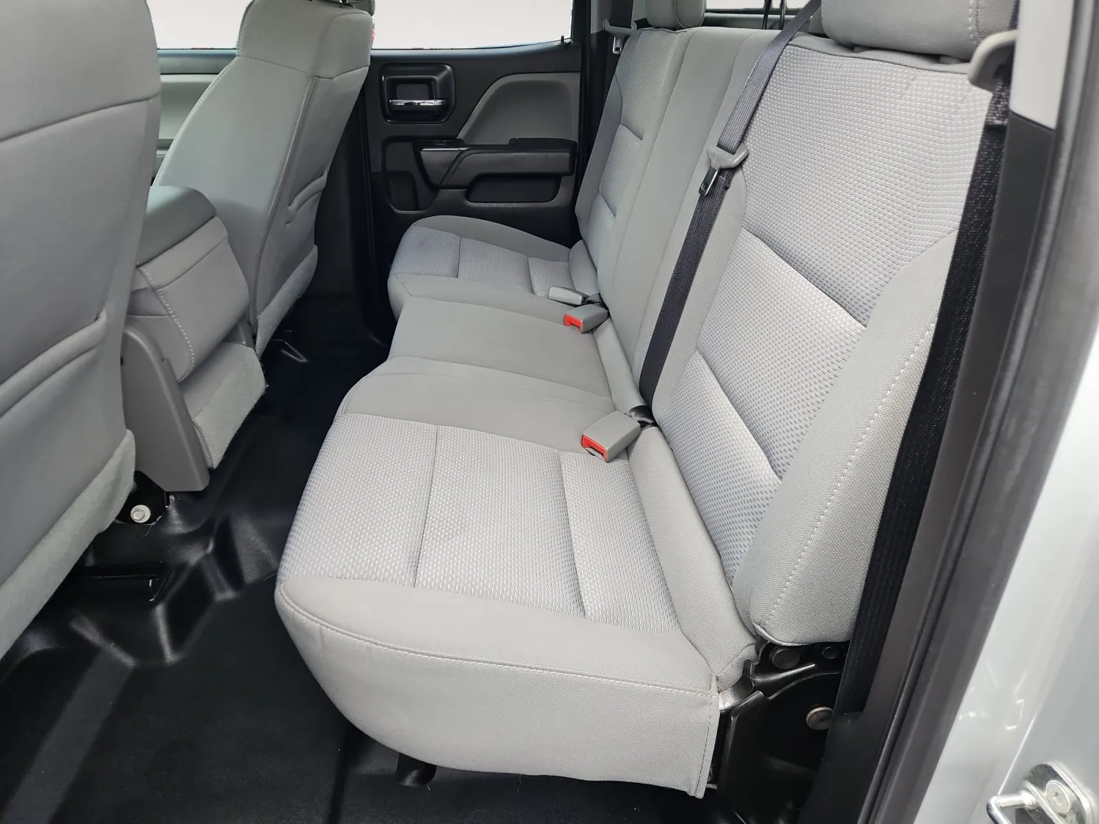 Chevrolet Silverado photo 14