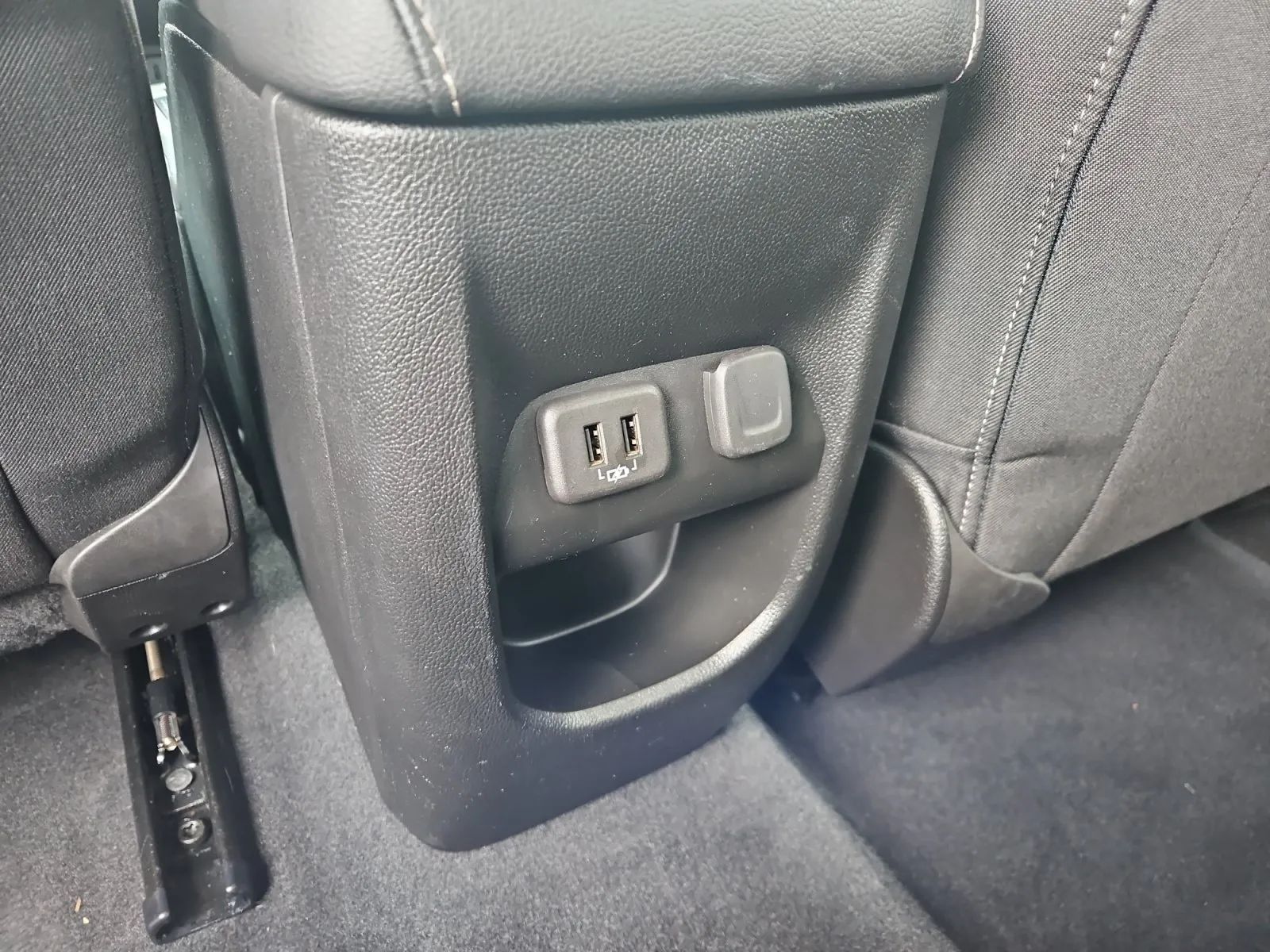 Chevrolet Colorado photo 14
