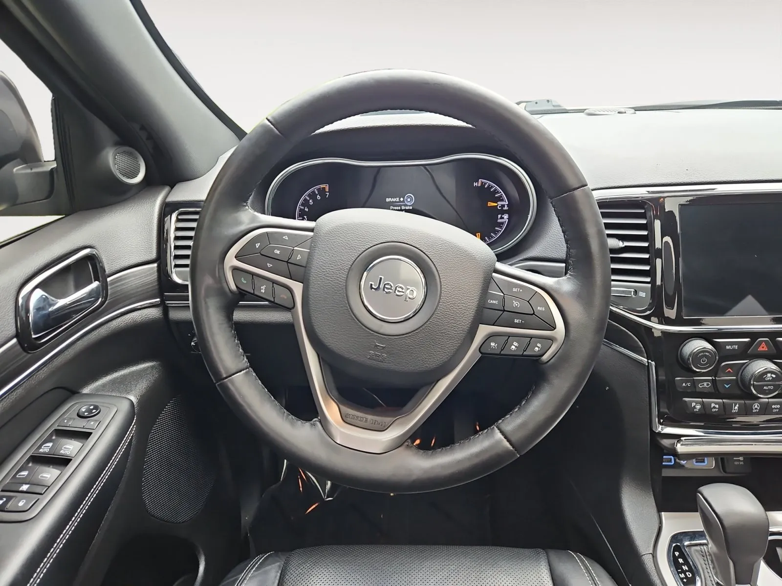 Jeep Grand Cherokee photo 13