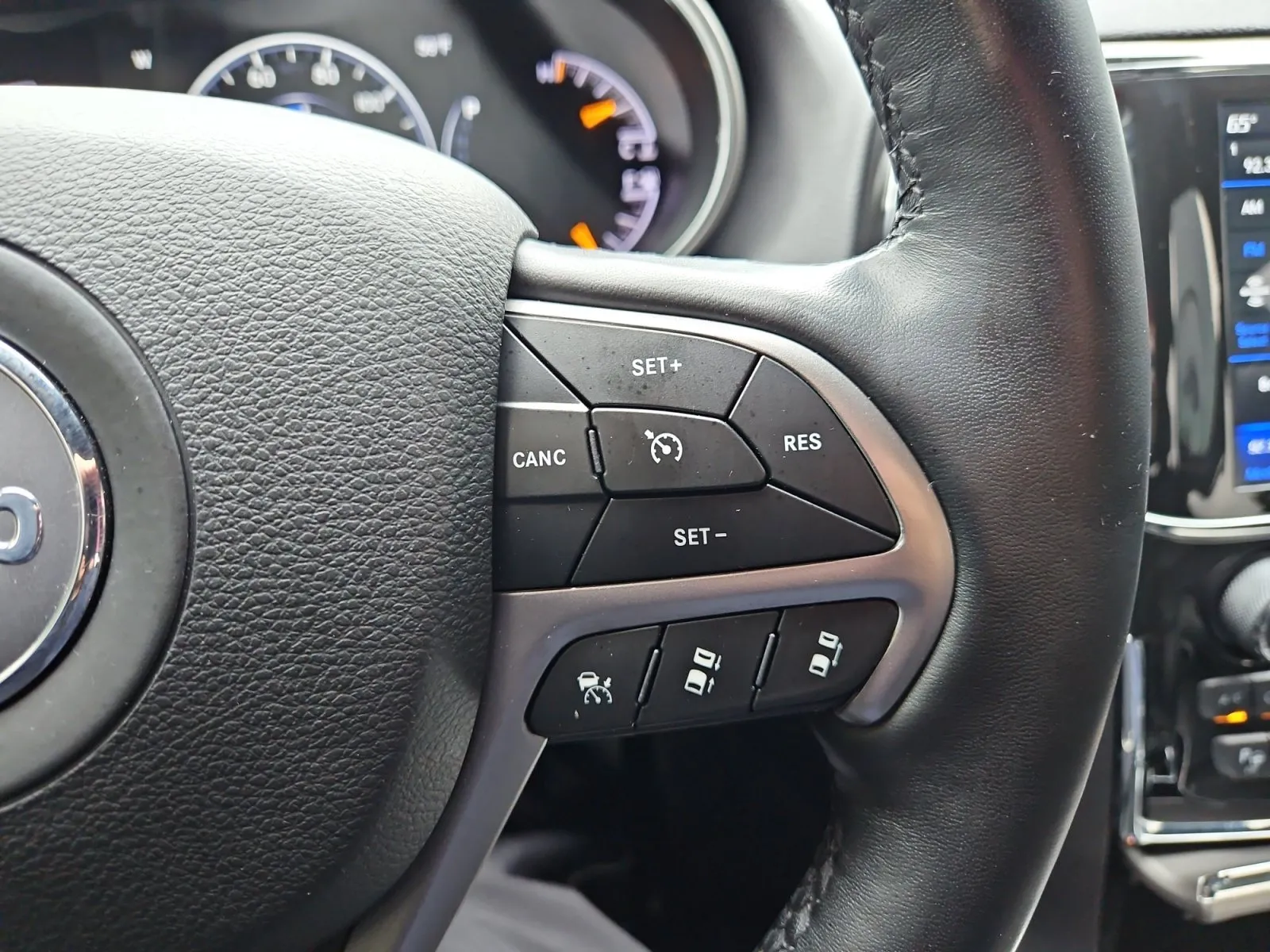Jeep Grand Cherokee photo 29