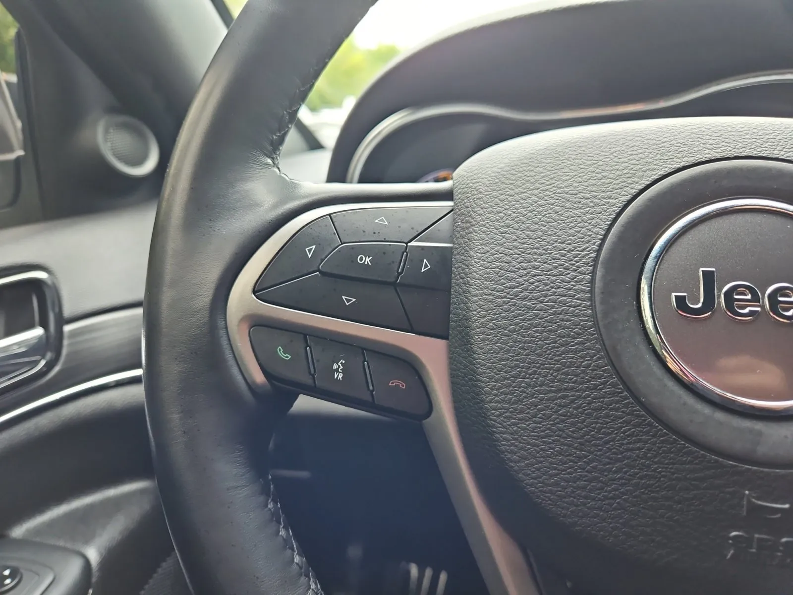 Jeep Grand Cherokee photo 30