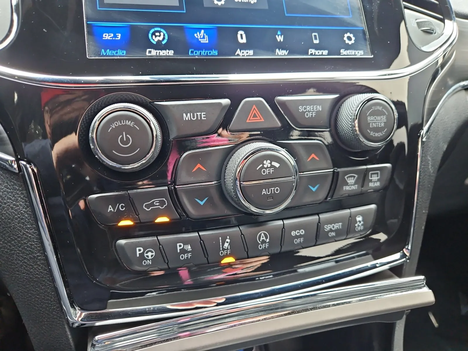 Jeep Grand Cherokee photo 24