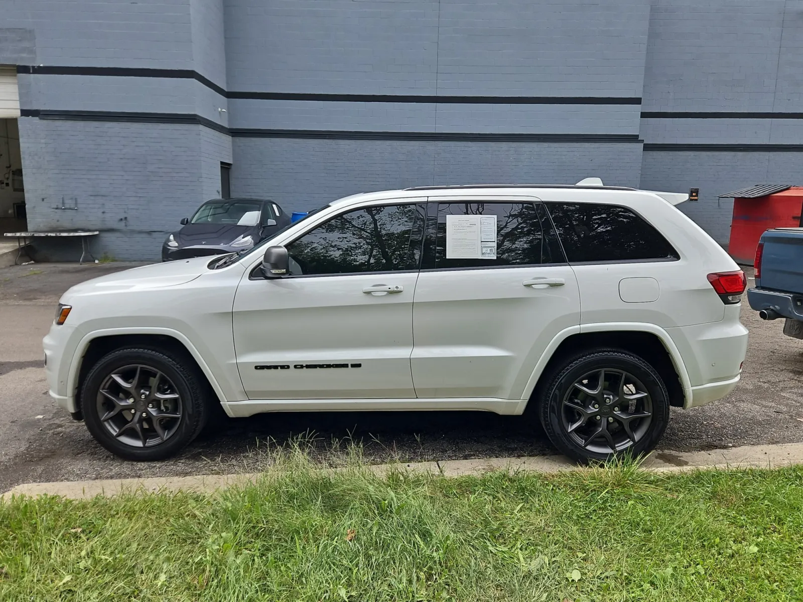 Jeep Grand Cherokee photo 2