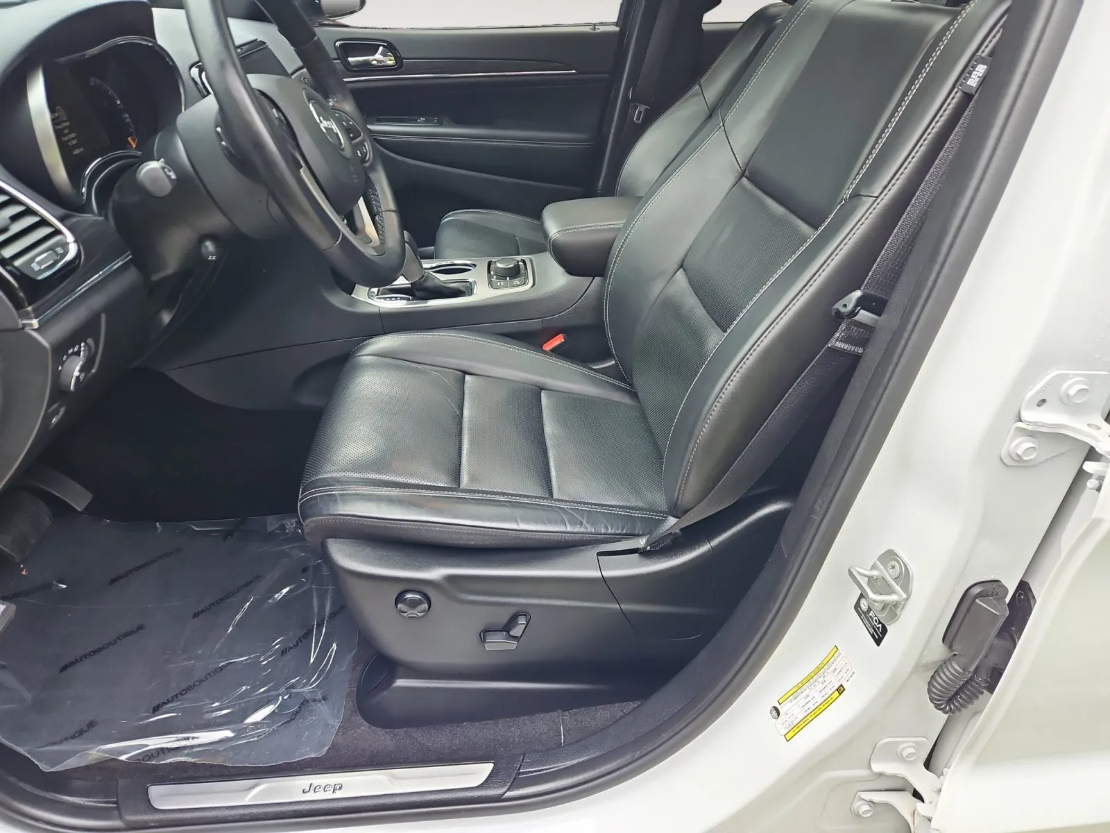 Jeep Grand Cherokee photo 10