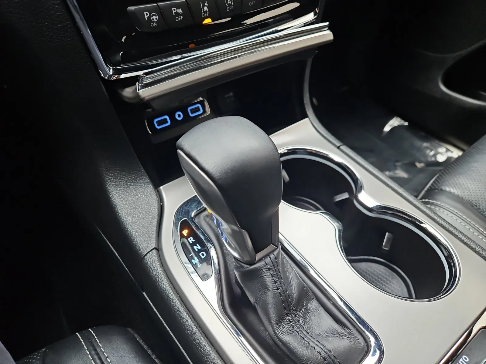 Jeep Grand Cherokee photo 26