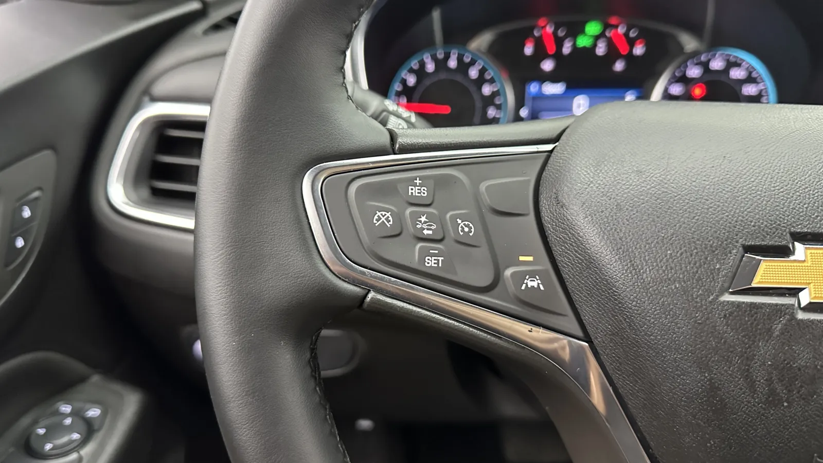 2024 Chevrolet Equinox LT - Photo 18