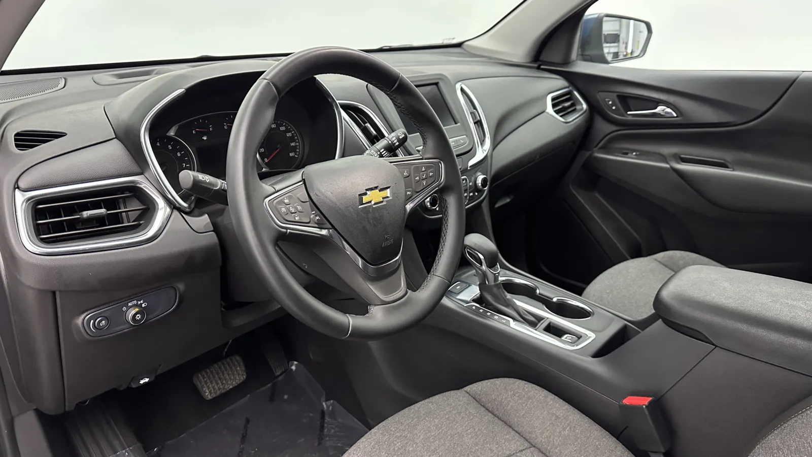 2024 Chevrolet Equinox LT - Photo 8