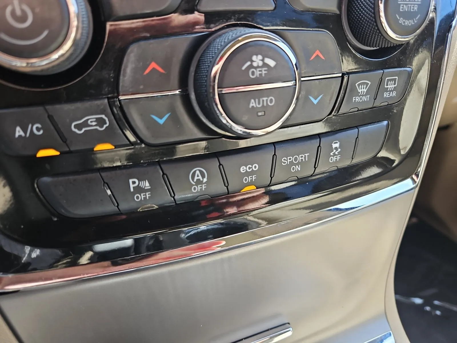 Jeep Grand Cherokee photo 23