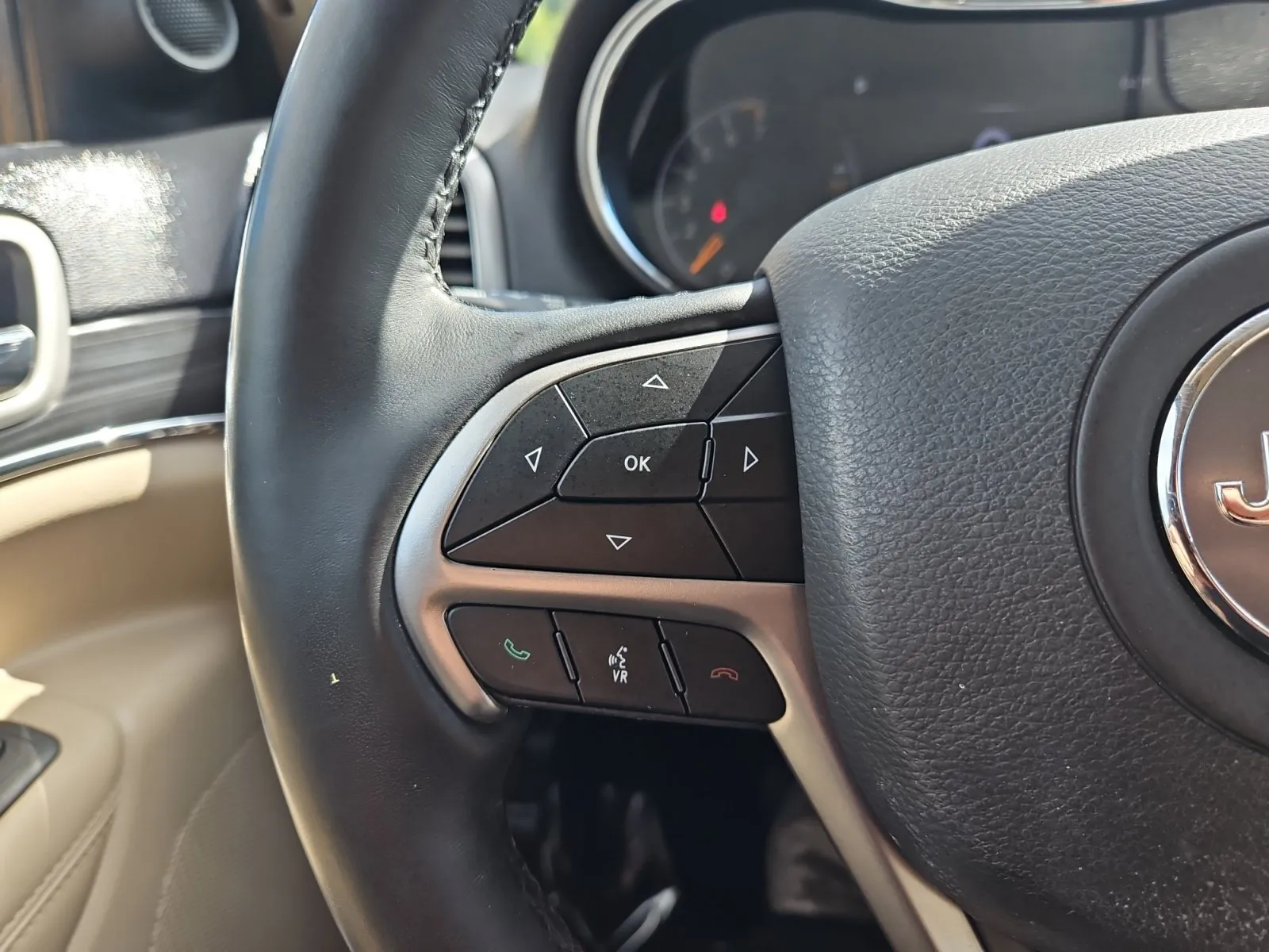 Jeep Grand Cherokee photo 28