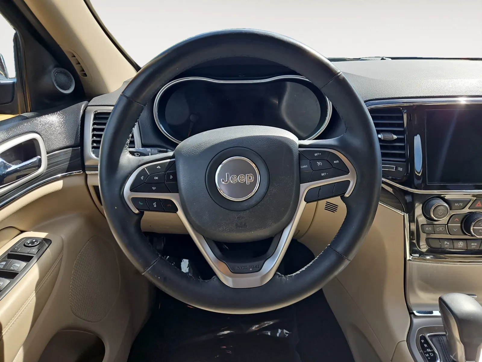 Jeep Grand Cherokee photo 13