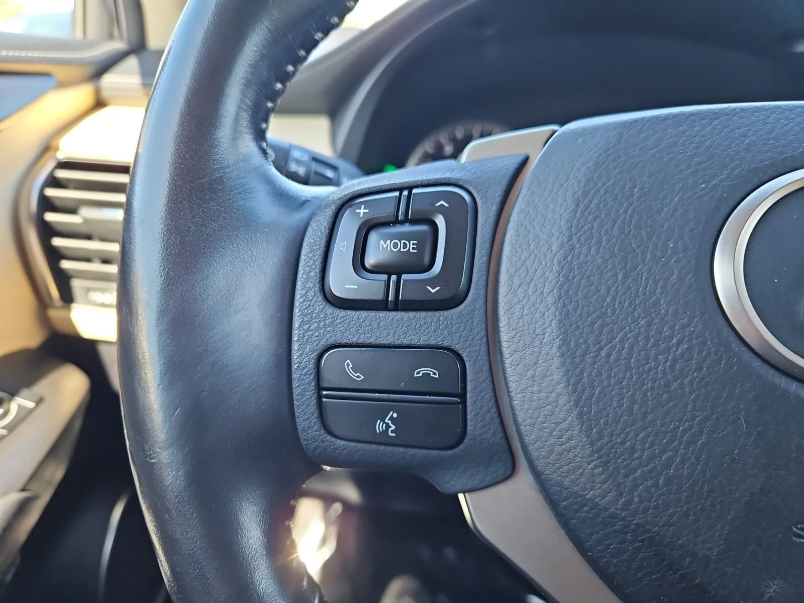 Lexus NX photo 28