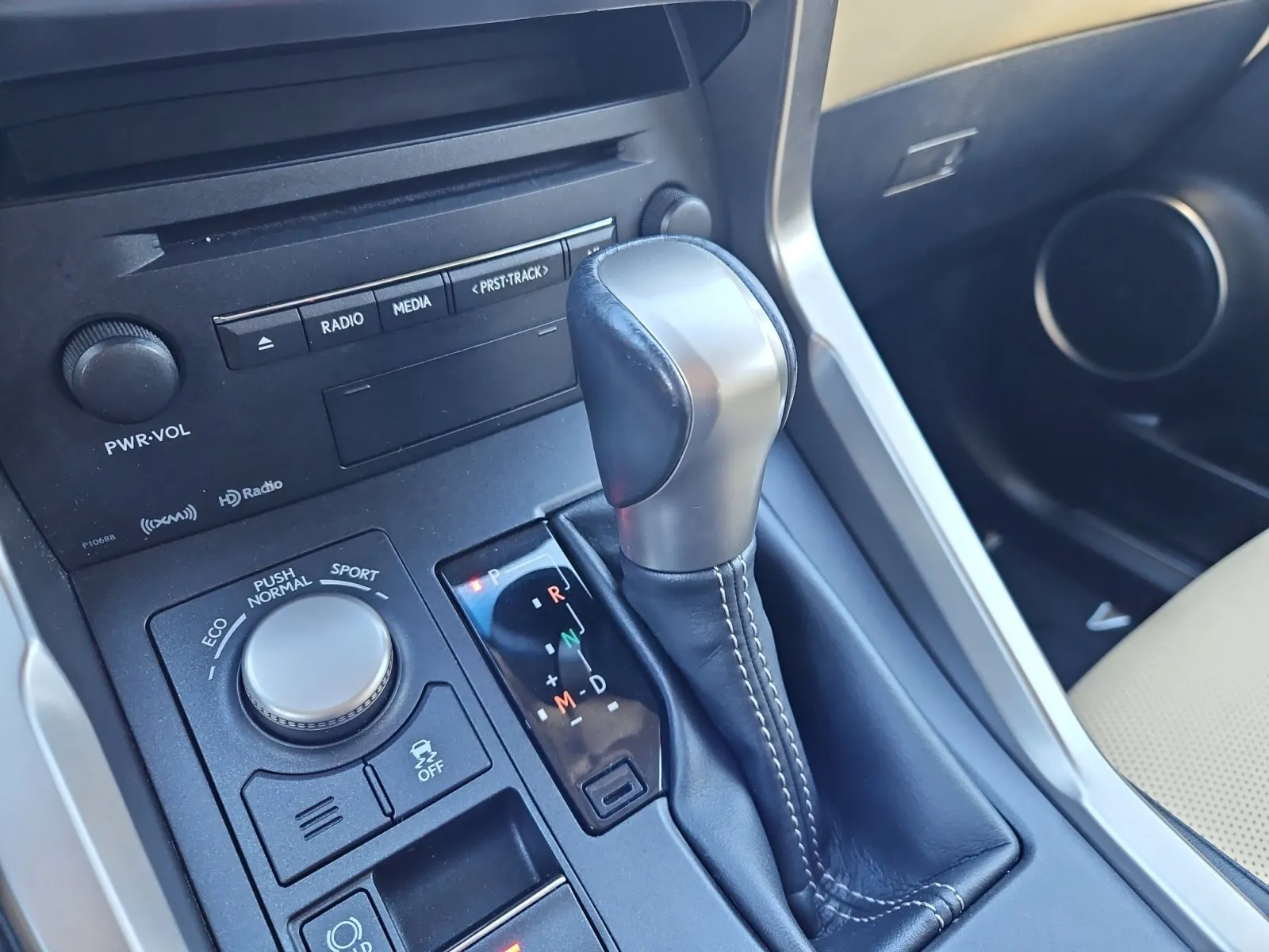 Lexus NX photo 25