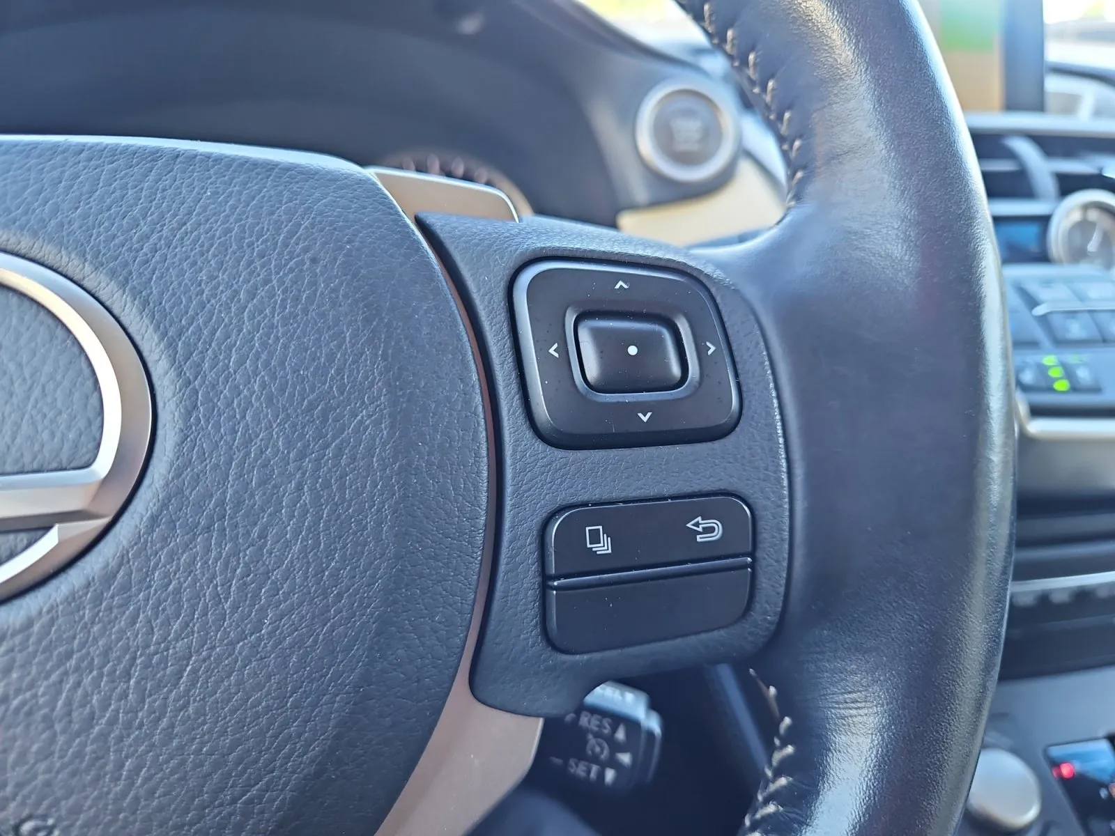 Lexus NX photo 29