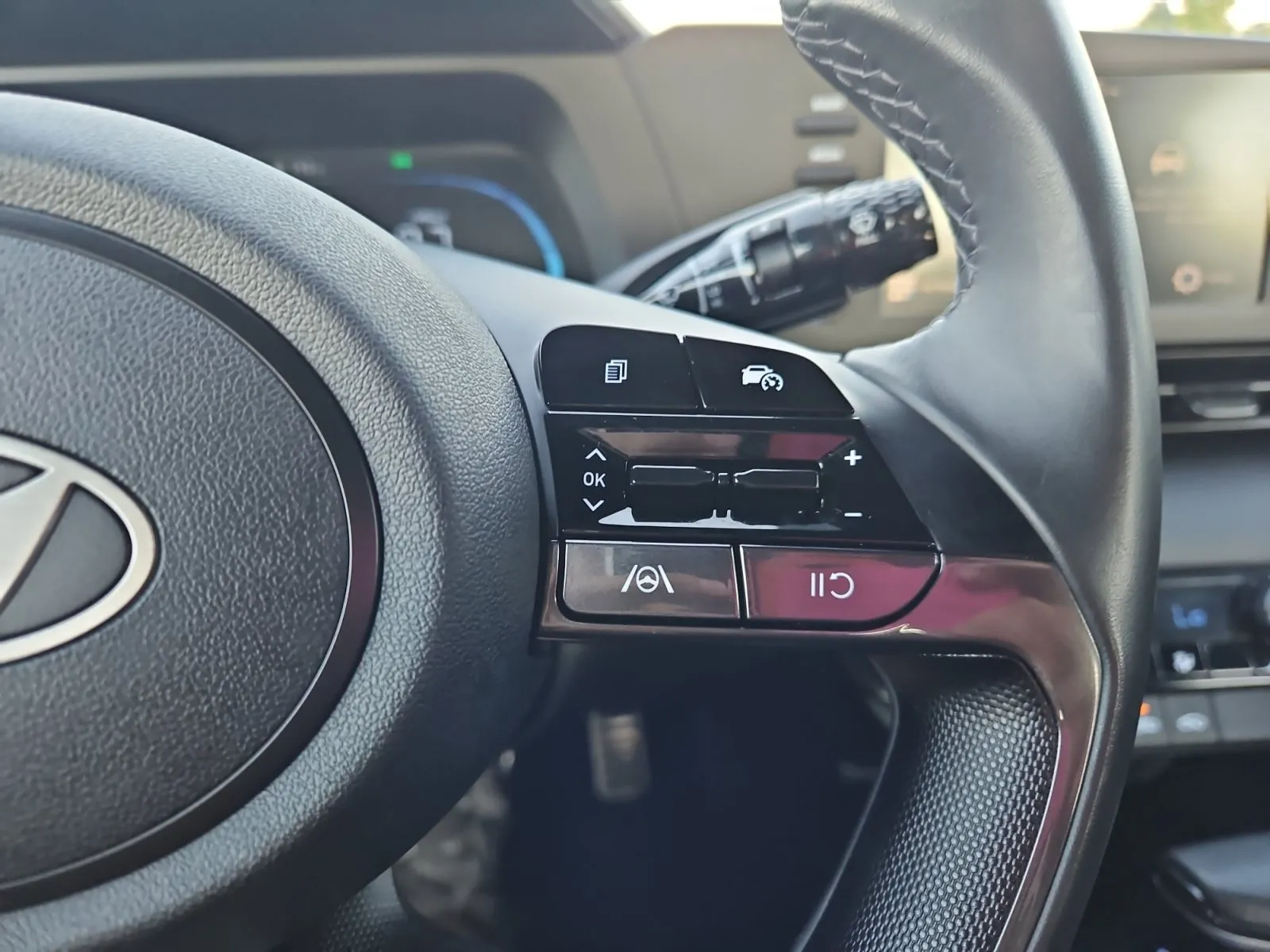 Hyundai Elantra photo 24