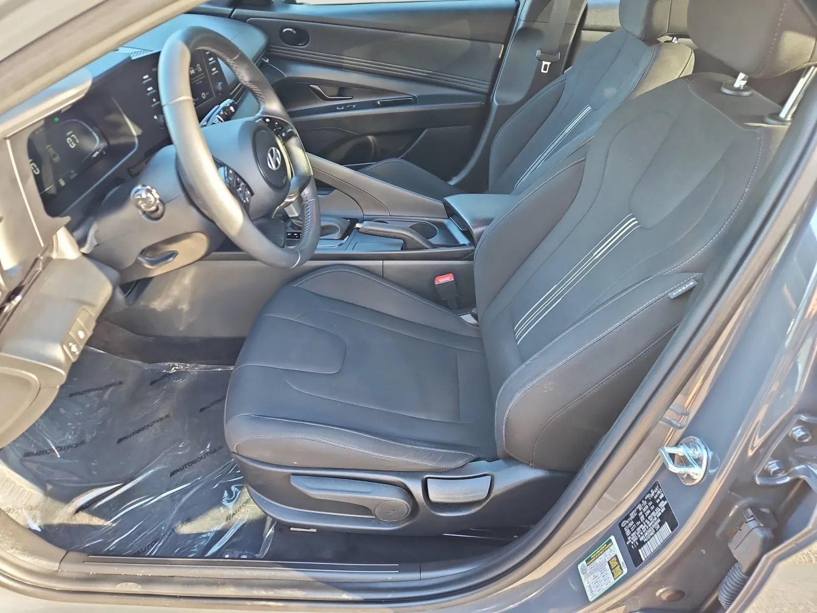 Hyundai Elantra photo 10