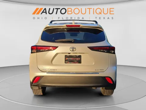 More photos of 2022 Toyota Highlander XLE at Auto Boutique Ohio, OH