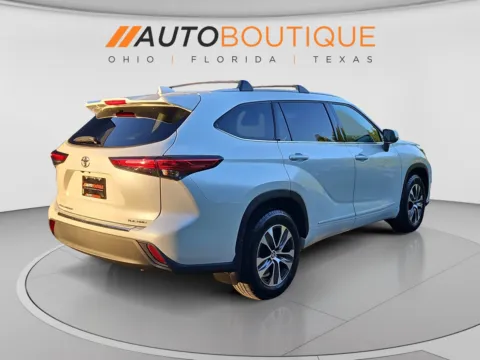 More photos of 2022 Toyota Highlander XLE at Auto Boutique Ohio, OH