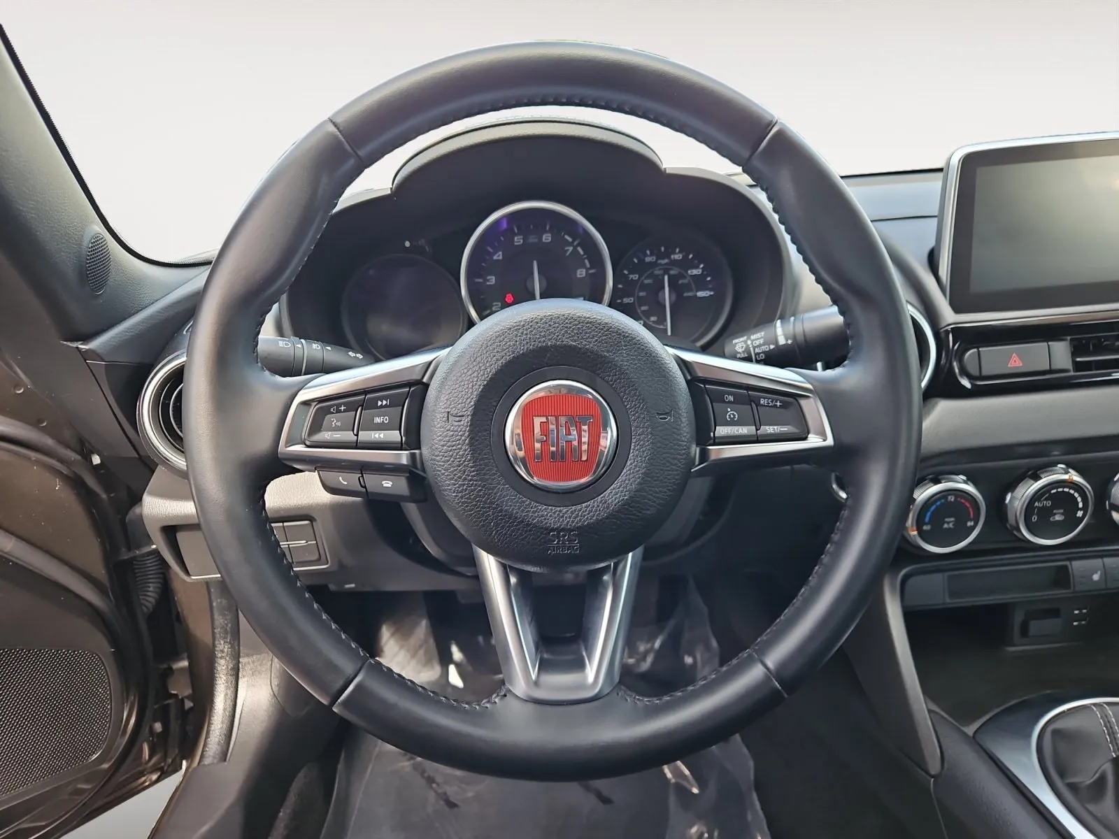 Fiat 124 Spider photo 13