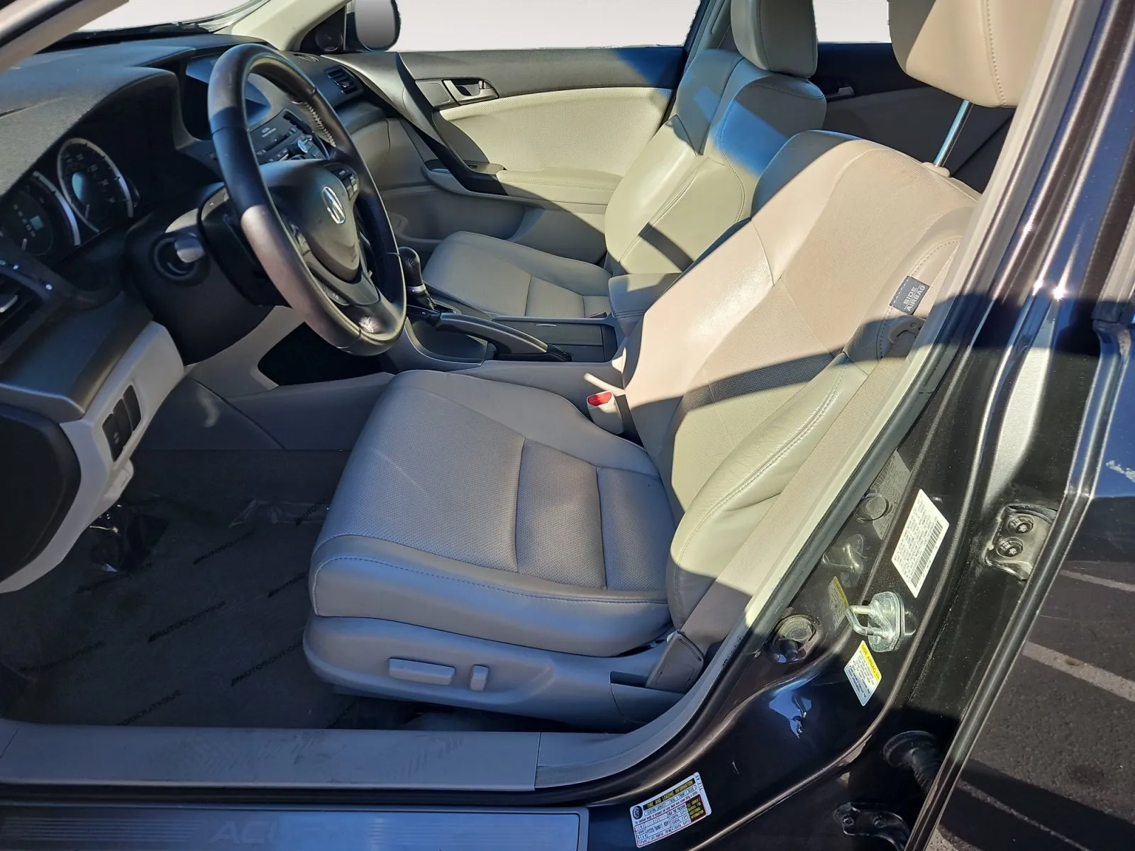 Acura TSX photo 9