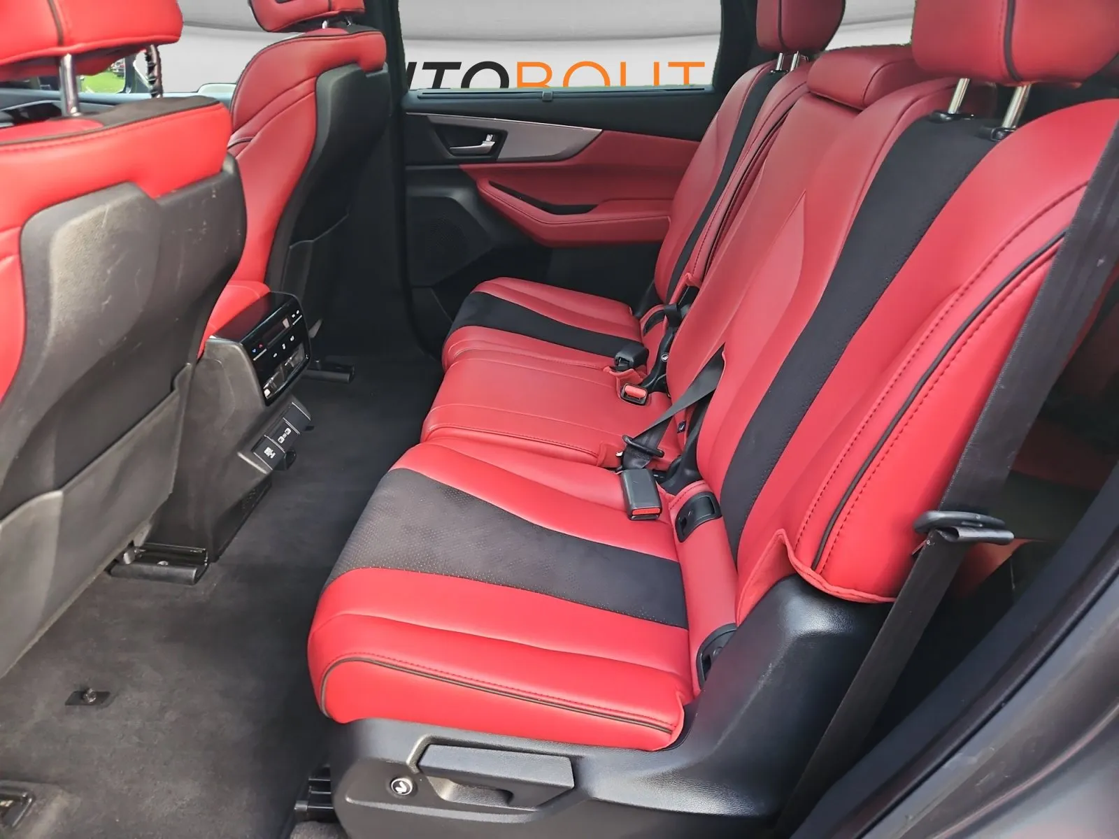 Acura MDX photo 15