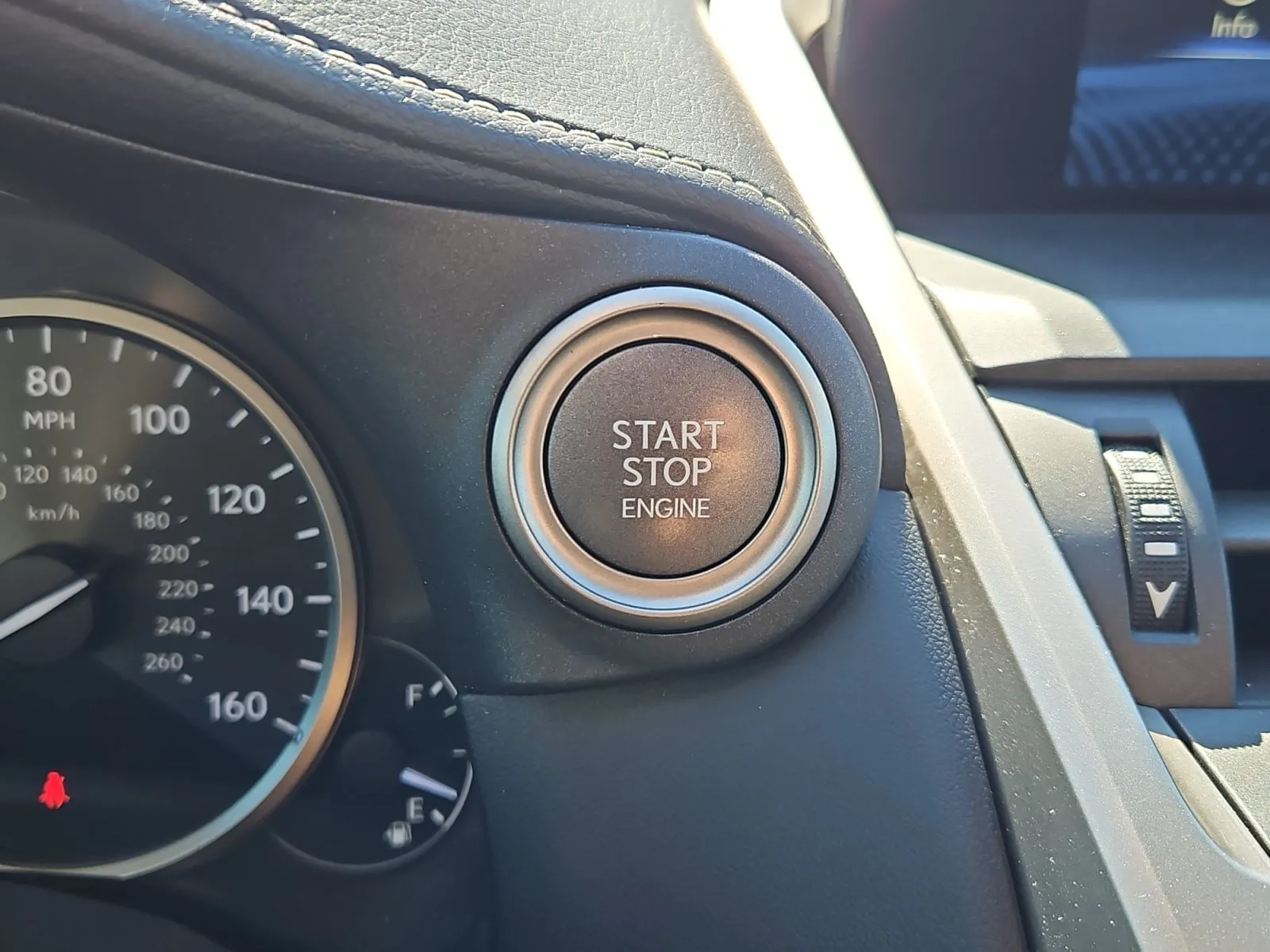 Lexus NX photo 18