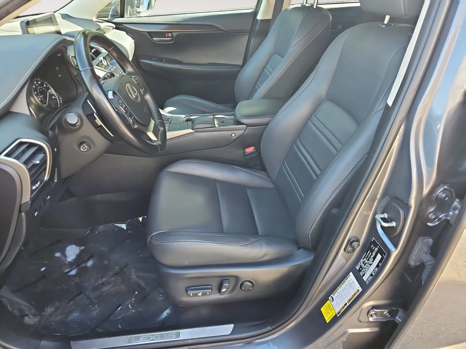 Lexus NX photo 9