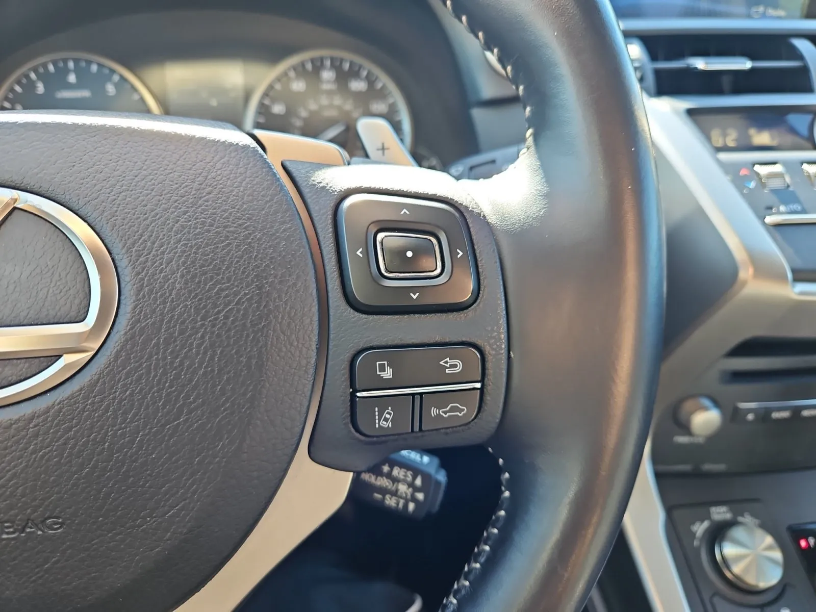Lexus NX photo 23