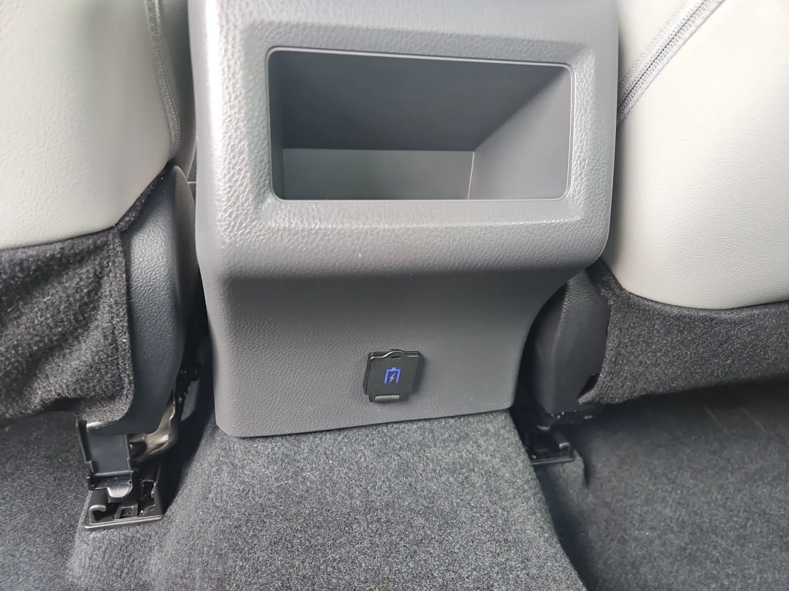 Toyota Camry photo 14