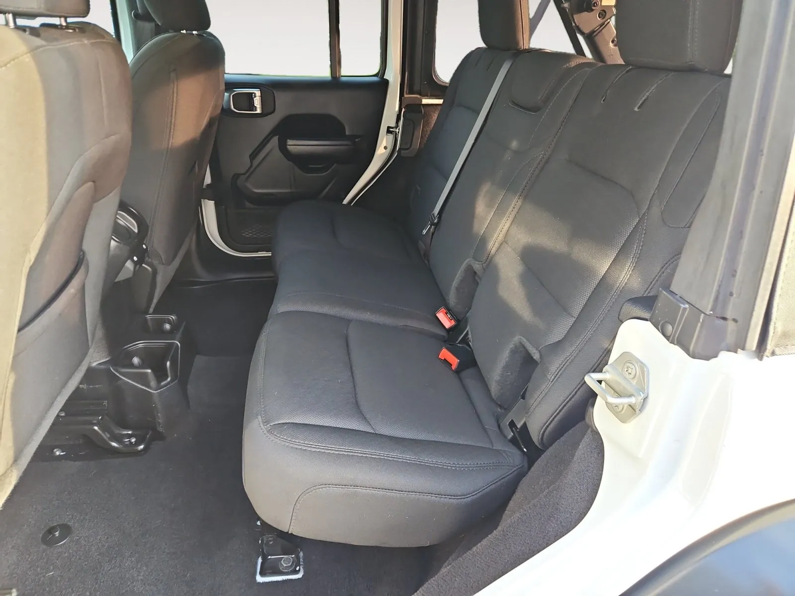 Jeep Wrangler photo 14