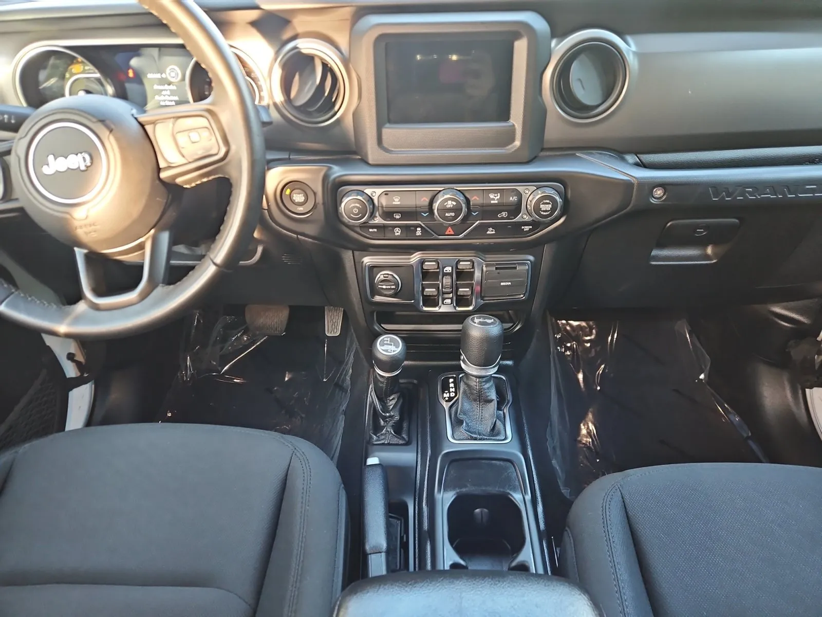 Jeep Wrangler photo 12