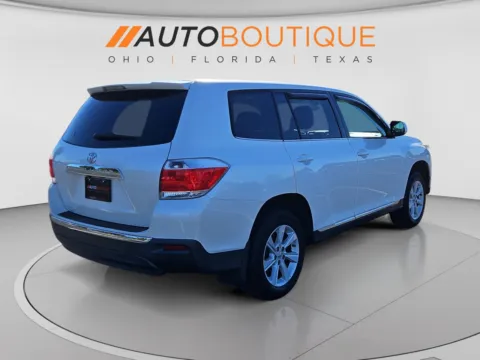 More photos of 2013 Toyota Highlander at Auto Boutique Ohio, OH