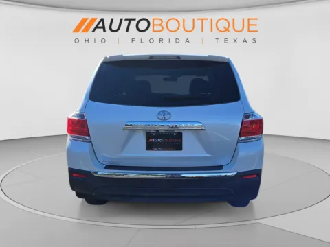 More photos of 2013 Toyota Highlander at Auto Boutique Ohio, OH