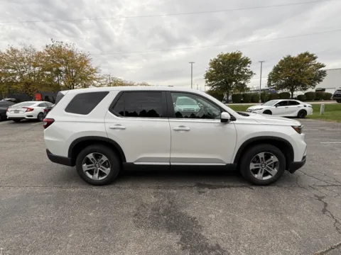 More photos of 2025 Honda Pilot EX-L at Auto Boutique Ohio, OH
