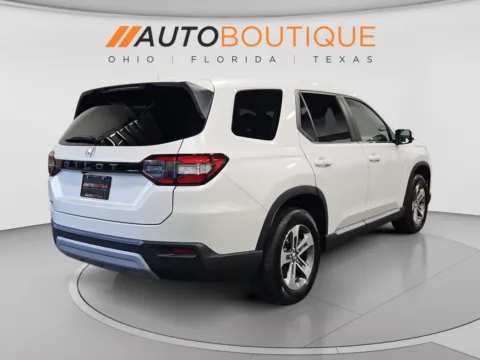 More photos of 2025 Honda Pilot EX-L at Auto Boutique Ohio, OH