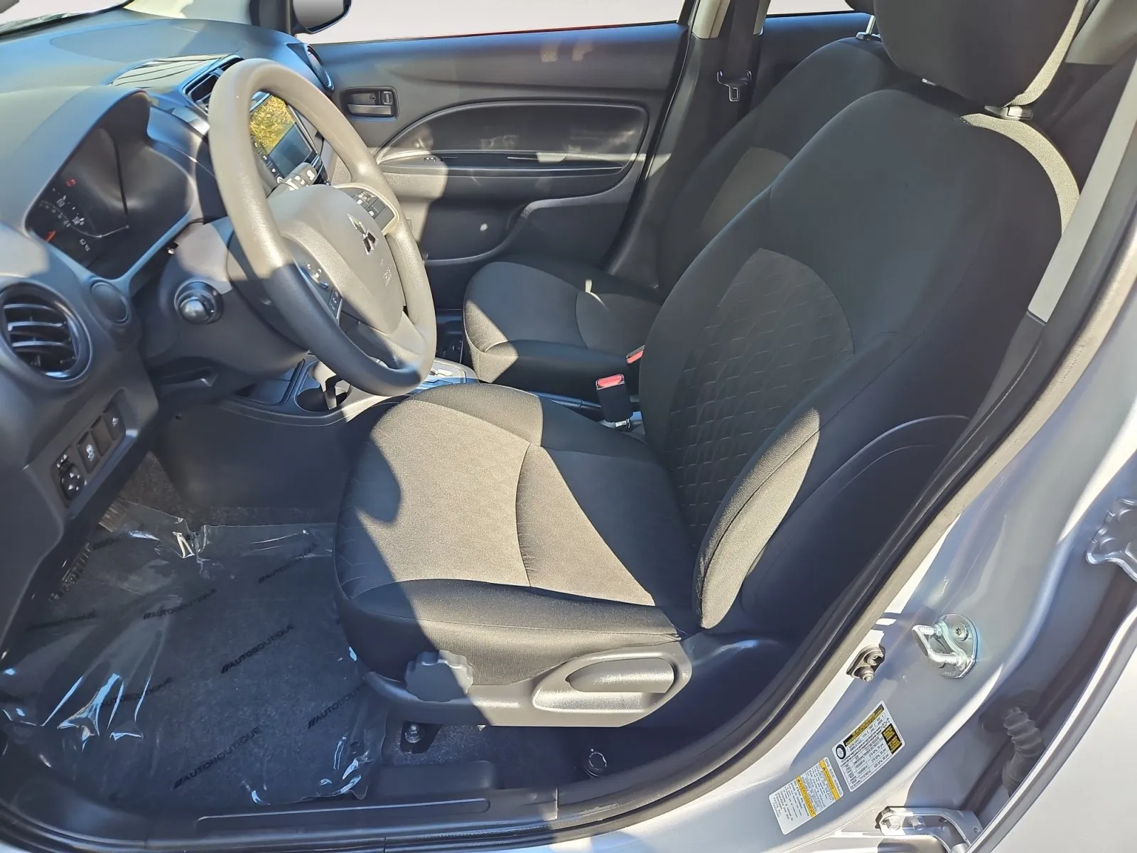 Mitsubishi Mirage photo 9
