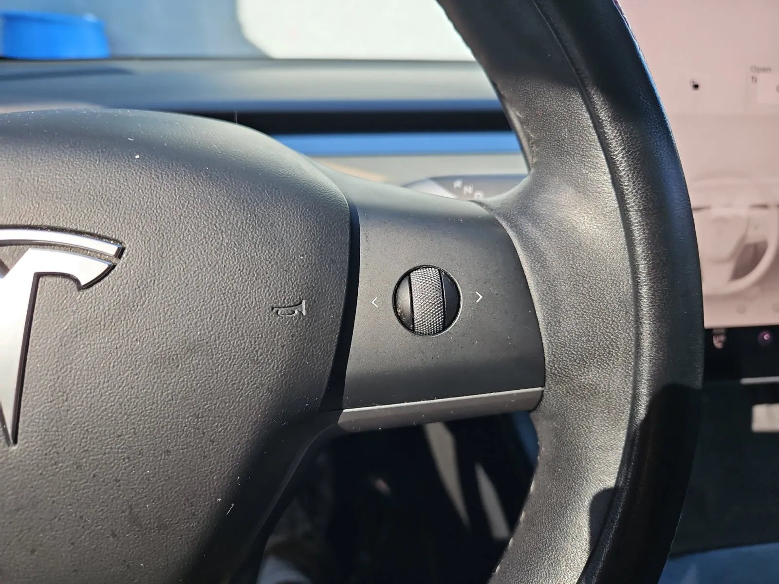 Tesla Model 3 photo 24