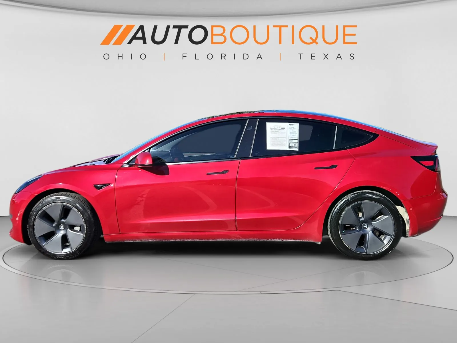 Tesla Model 3 photo 2