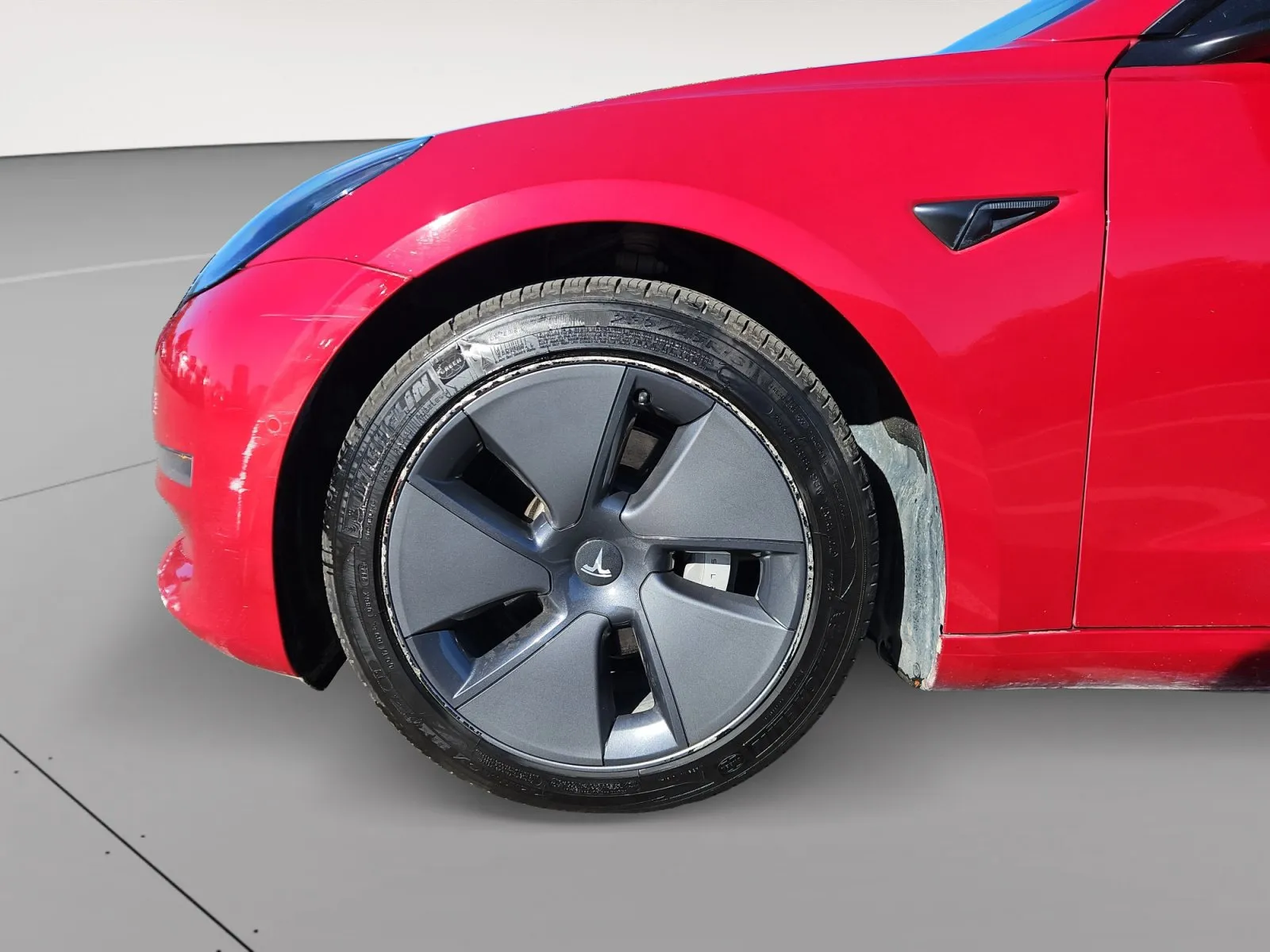 Tesla Model 3 photo 15