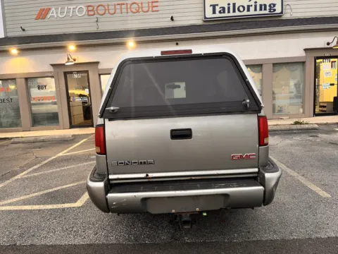 More photos of 1998 GMC Sonoma SLS at Auto Boutique Ohio, OH