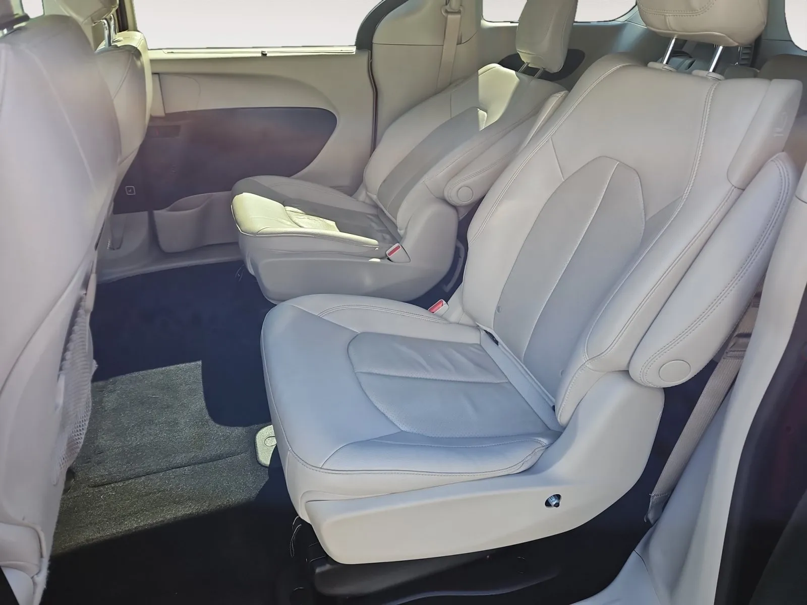 Chrysler Pacifica photo 13