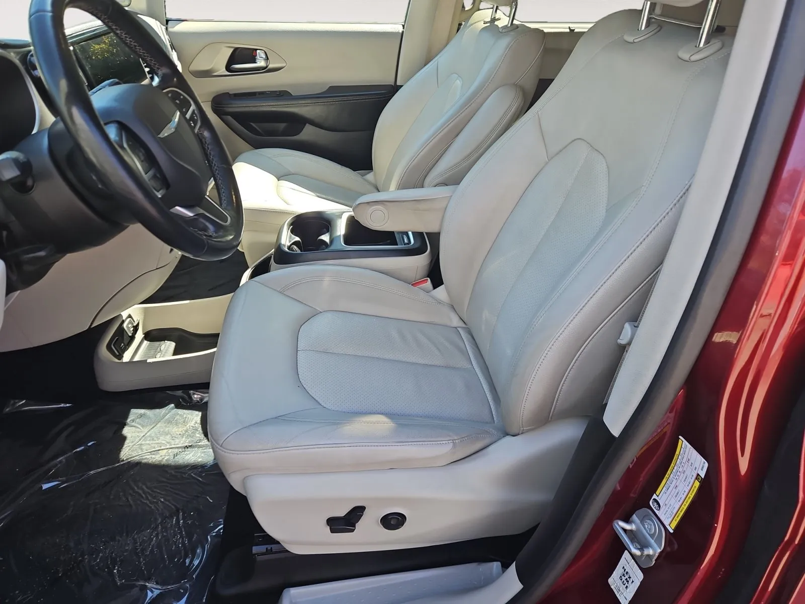 Chrysler Pacifica photo 9