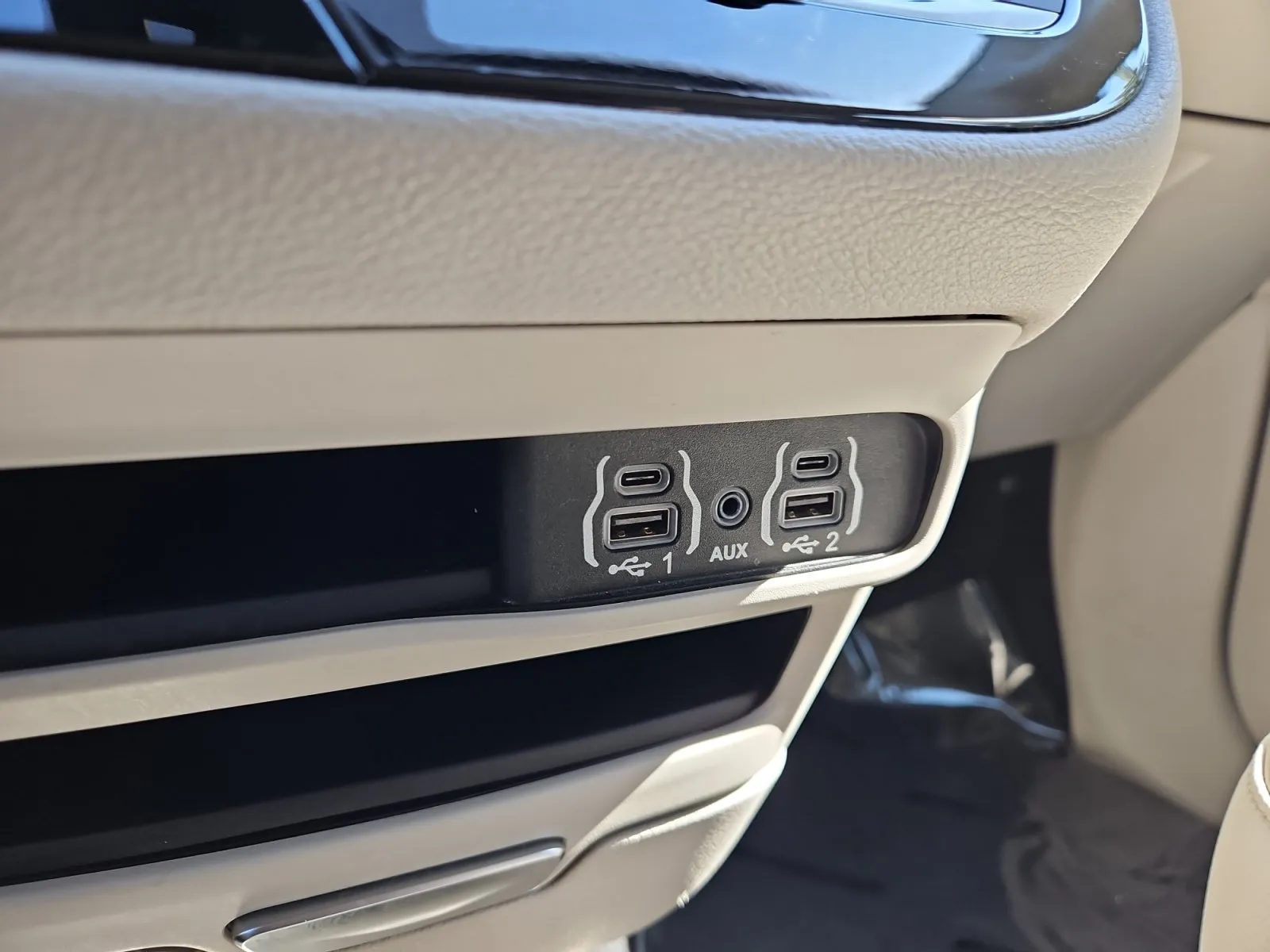 Chrysler Pacifica photo 25