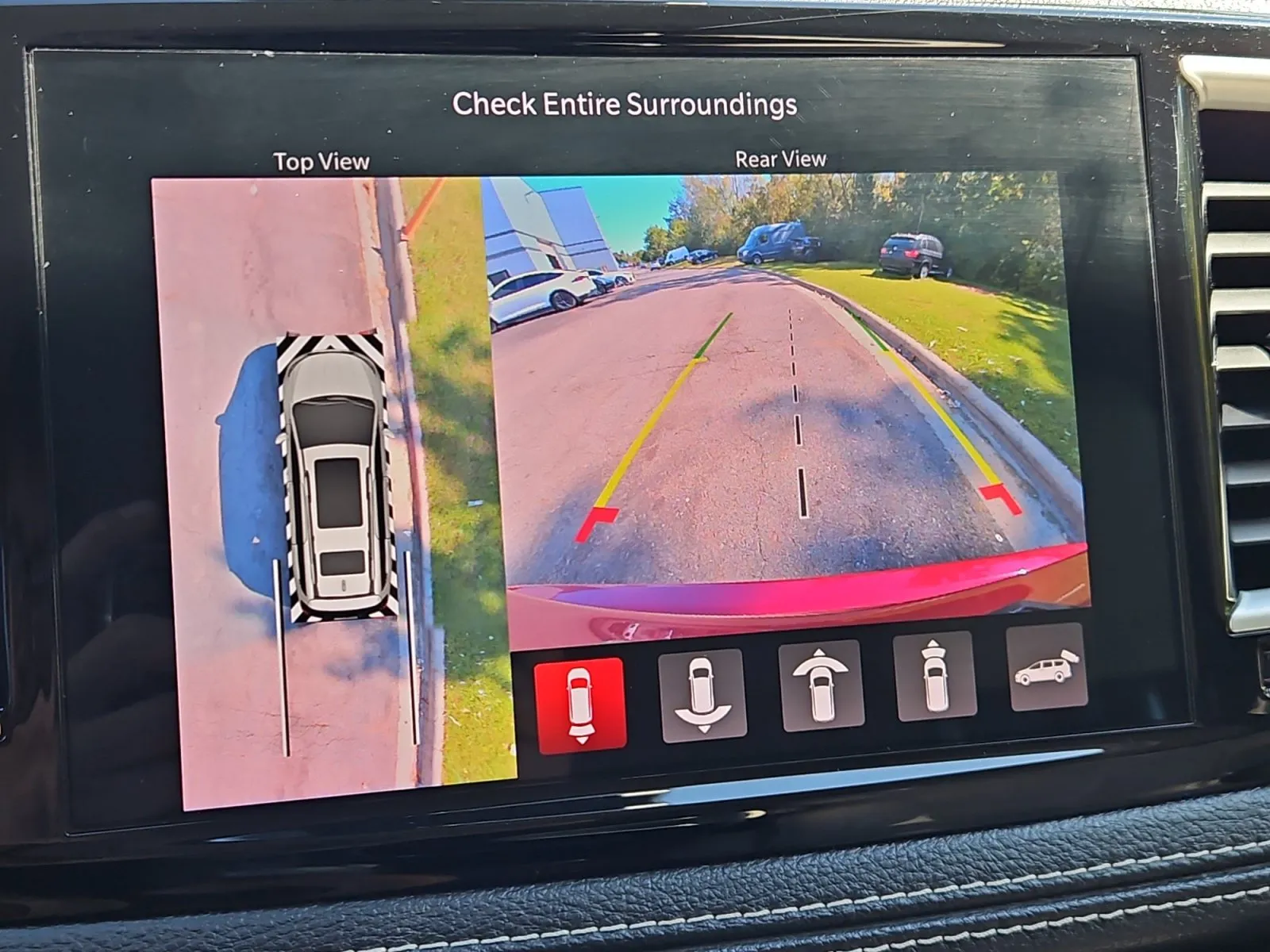 Chrysler Pacifica photo 18