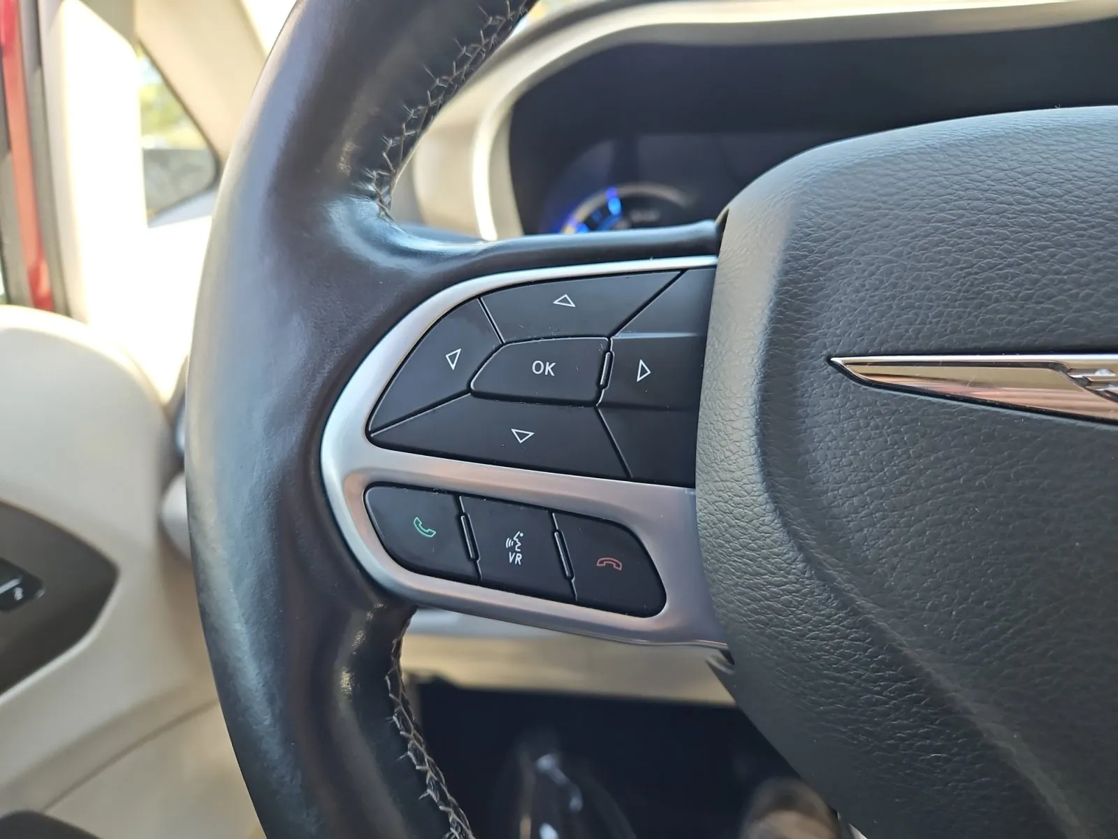 Chrysler Pacifica photo 27